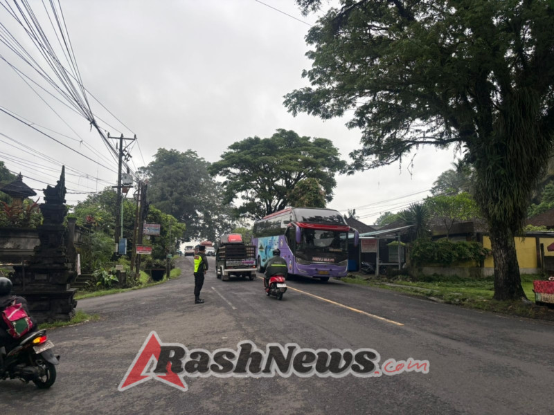 Cegah kemacetan Personil Lalu Lintas Polsek Seltim Strong point di Simpang Bunut Puhun, Bantas