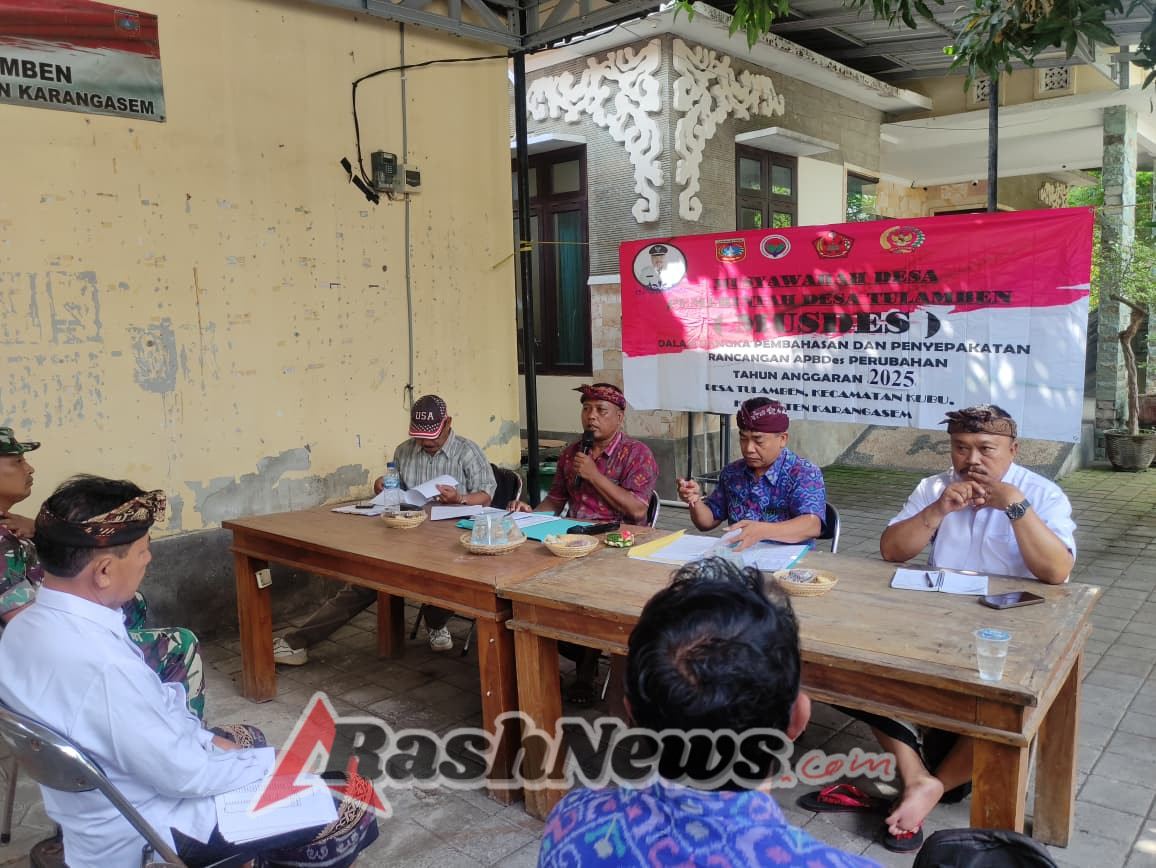 Wujud sinergi dengan pemerintah Desa, Babinsa Desa Tulamben hadiri rapat Musyawarah Desa.