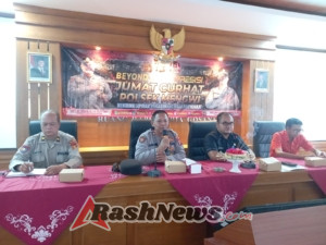 Judol dan Pinjol Sebagai Salah Satu Penyebab Gangguan Kamtibmas Menjadi Topik Jumat Curhat Kapolsek Mengwi di Desa Kuwum