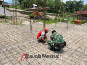 Antusias Warga Sambut Kehadiran Babinsa dalam Kegiatan Komsos dan Karya Bhakti di Desa HangalandeAntusias Warga Sambut Kehadiran Babinsa dalam Kegiatan Komsos dan Karya Bhakti di Desa Hangalande