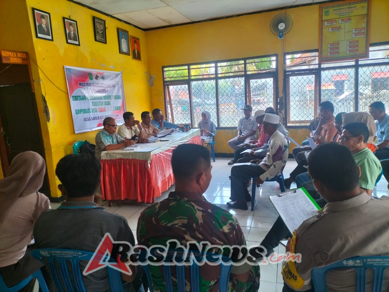 Kolaborasi Babinsa dan Masyarakat Sanolo Wujudkan Agenda Ekonomi Desa Melalui Koperasi Merah Putih 2025