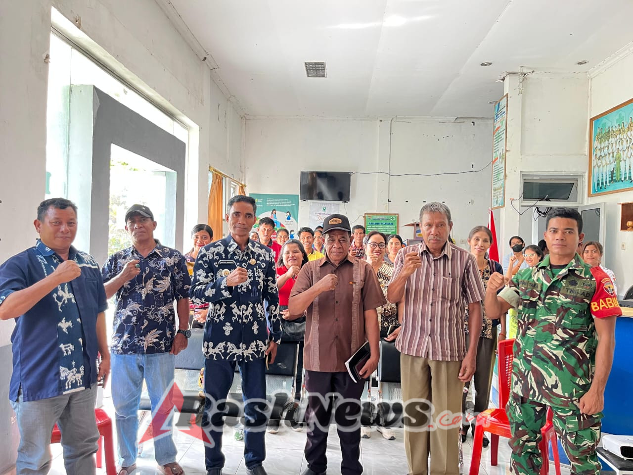 Babinsa dan Unsur Lintas Sektor Lewa Bahas Evaluasi Kinerja Tahun 2025