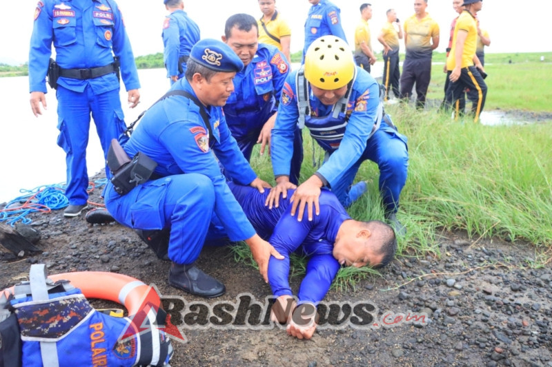 Polres Klungkung Bersinergi dengan BPBD Gelar Latihan Gabungan SAR di Danau Pusat Kebudayaan Bali.
