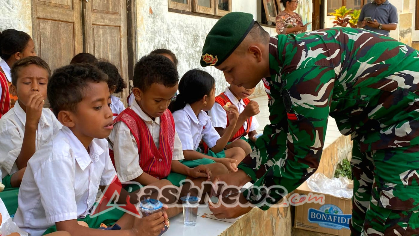 Prajurit Pos Maubusa Ajak Siswa SD Inpres Betaus Belajar dan Berbagi di Tapal Batas