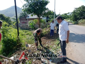 Semangat Gotong Royong Warnai Aksi Bersih Jembatan Desa Cenggu Kecamatan Belo