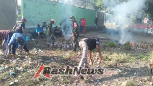 Babinsa Koramil 1614-05/Pekat Bersama Pemdes Karombo Gelar Aksi Bersih Lingkungan