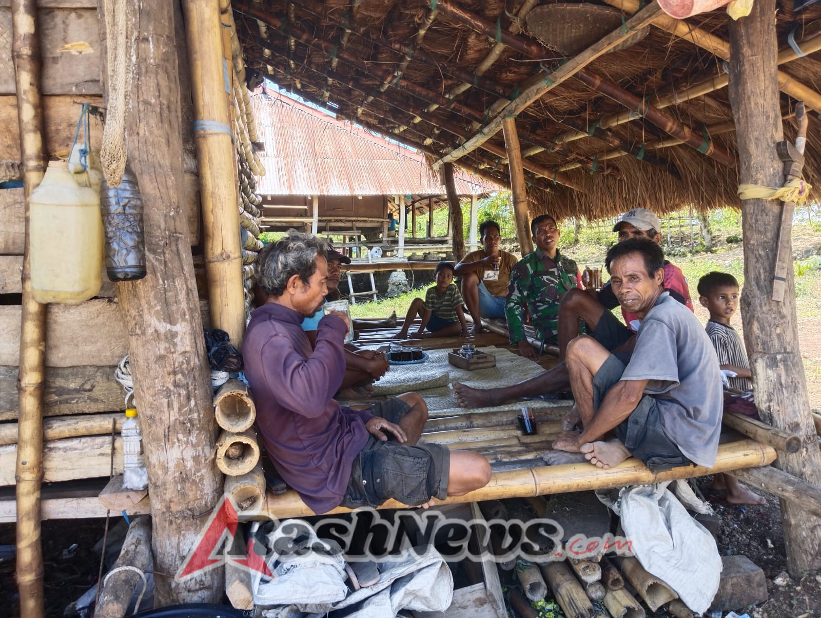 Melalui Komsos, Babinsa Sertu Alifin Dengar Aspirasi Warga Desa Laboya Bawa