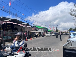 Dipimpin Pawas Polsek Kintamani Laksanakan Pengamanan Sholat Jumat di Masjid Al – Muhajirin Kintamani