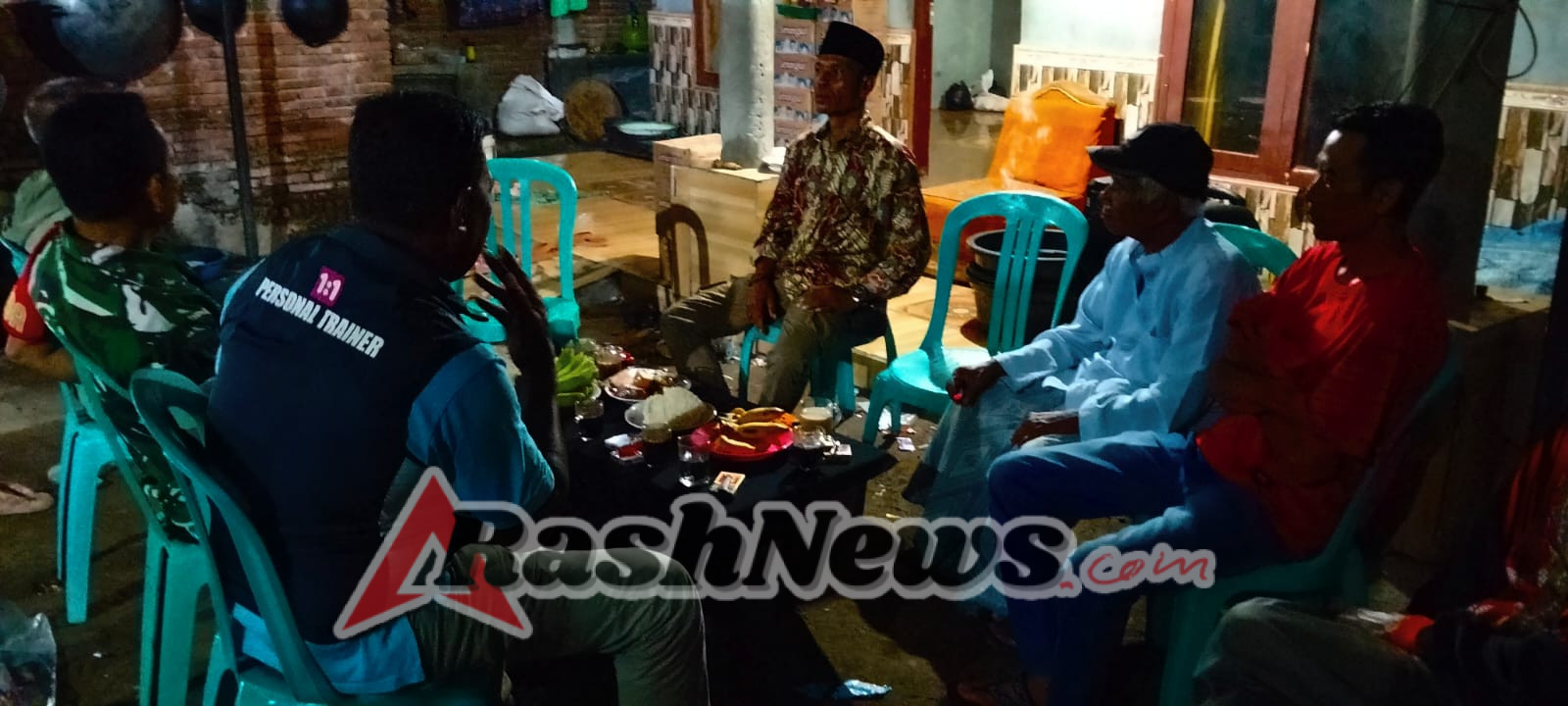 ‎Sinergi TNI dan Warga, Koramil Utan Rhee Gelar Patroli Malam Demi Keamanan Bersama