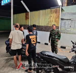 Patroli Malam Koramil 1628-03/Seteluk Wujud Komitmen Jaga Kondusifitas Wilayah