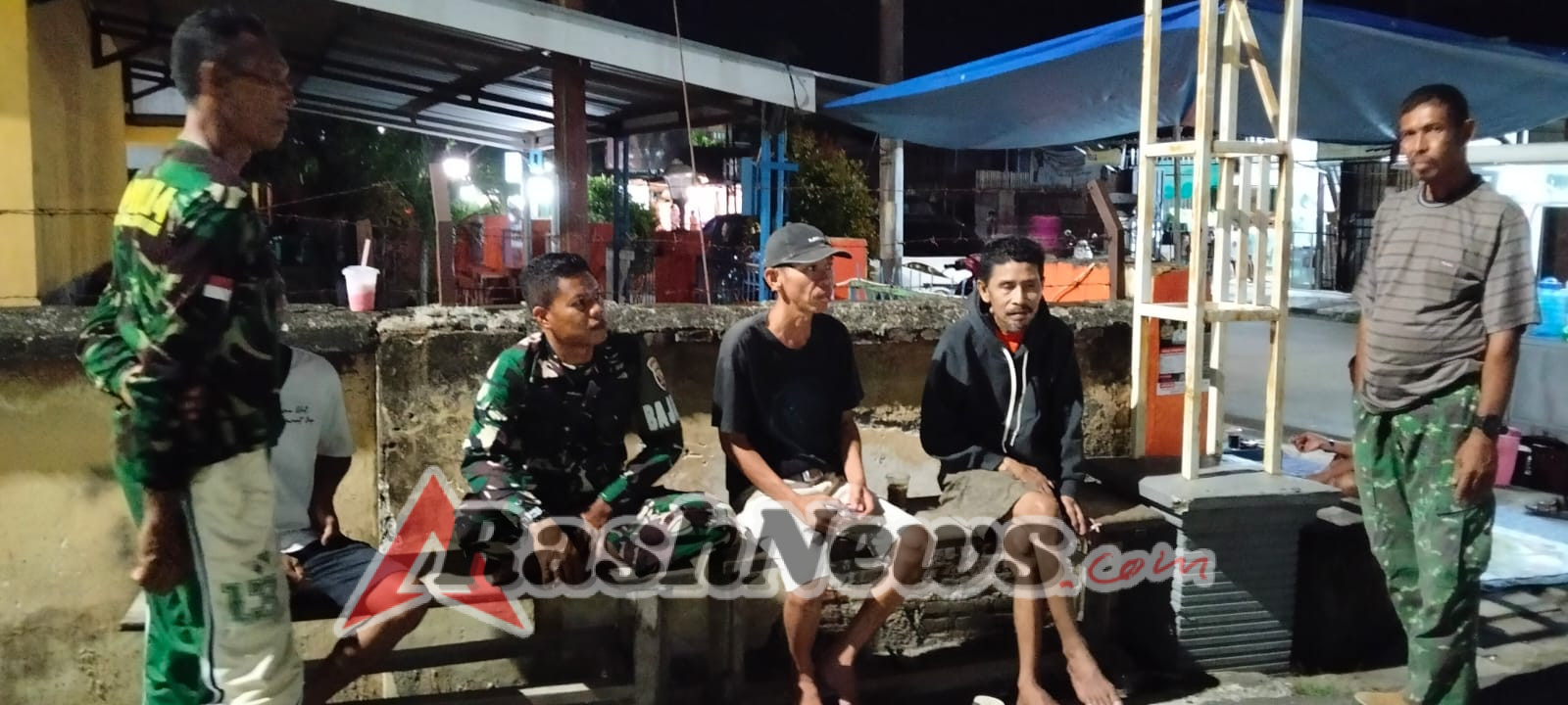 Pastikan Situasi Aman, Piket Koramil Taliwang Turun Patroli di Kawasan Taman Tiang Enam