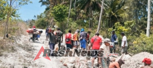 TNI Dan Warga Desa Lasi Bersatu Wujudkan Akses Jalan Baru Di Desa Lasi