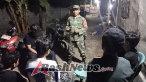 ‎Babinsa dan Warga Labuhan Lombok Kompak Ciptakan Suasana Aman dan Nyaman di Malam Hari