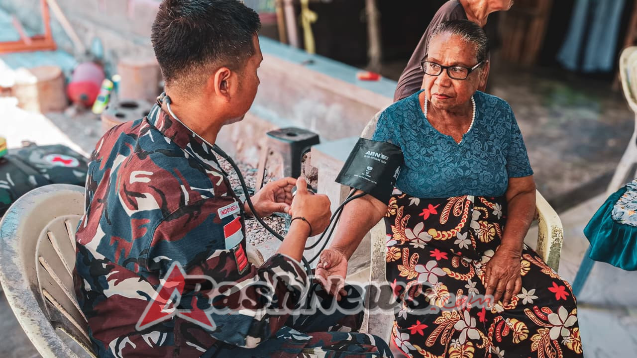 Satgas Pamtas Yonarhanud 2 Kostrad Tingkatkan Kesehatan Masyarakat dengan Motor Kesehatan Keliling