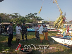 Wujud Syukur Nelayan, Babinsa Dampingi Pelaksanaan Upacara Karya Ngusaba di Desa Adat Lebih