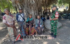 Babinsa Koramil 1618-04/Bisel Perkuat Tali Silaturahmi dengan Tokoh Adat Desa Mamsena
