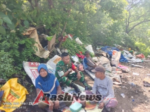 Babinsa Koramil 1602-01/Ende Giat Komsos dan Pamwil di Kelurahan Tanjung