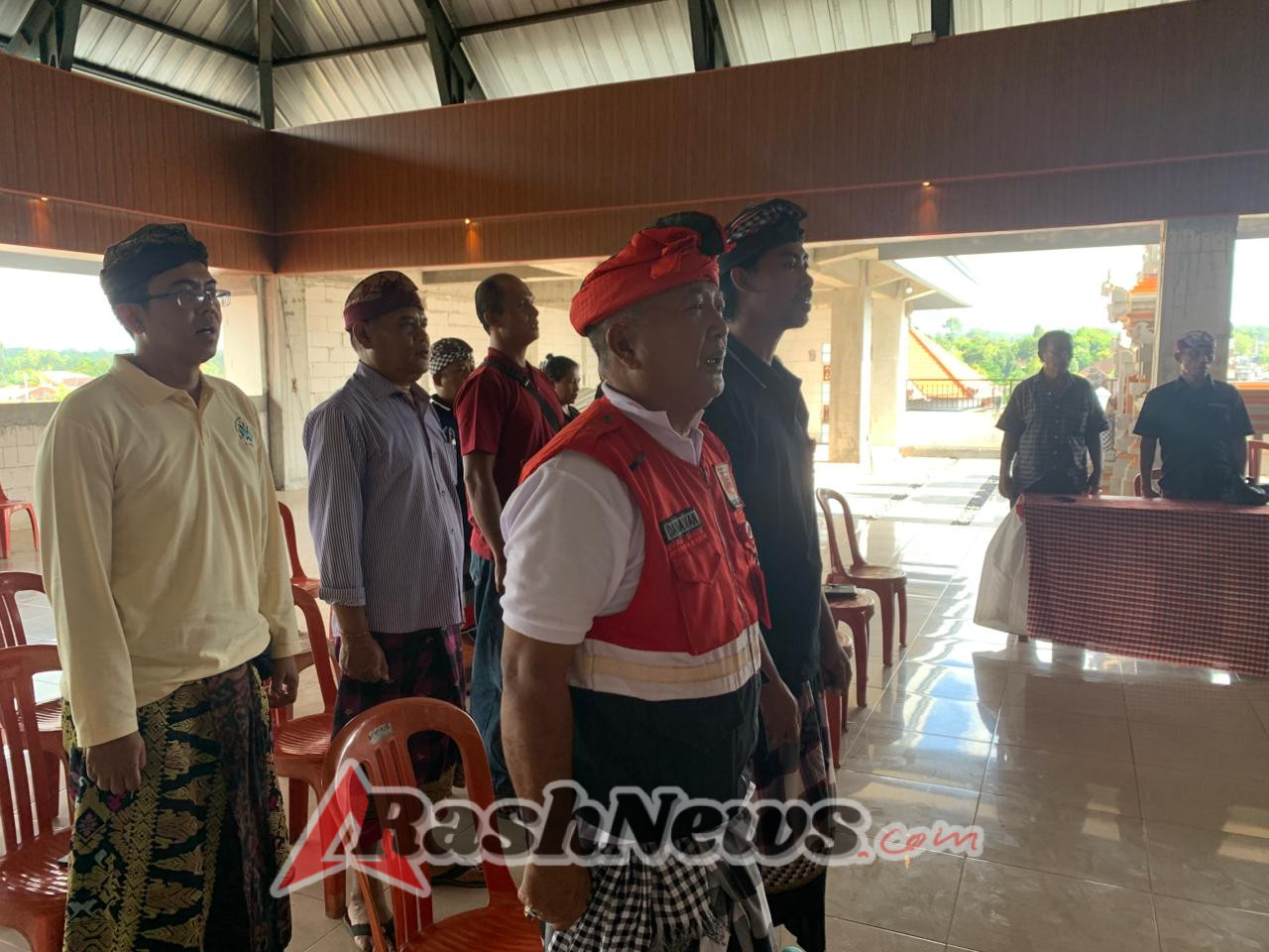 Babinsa Bitera Ajak Warga Peduli Lingkungan Melalui Pengelolaan Sampah