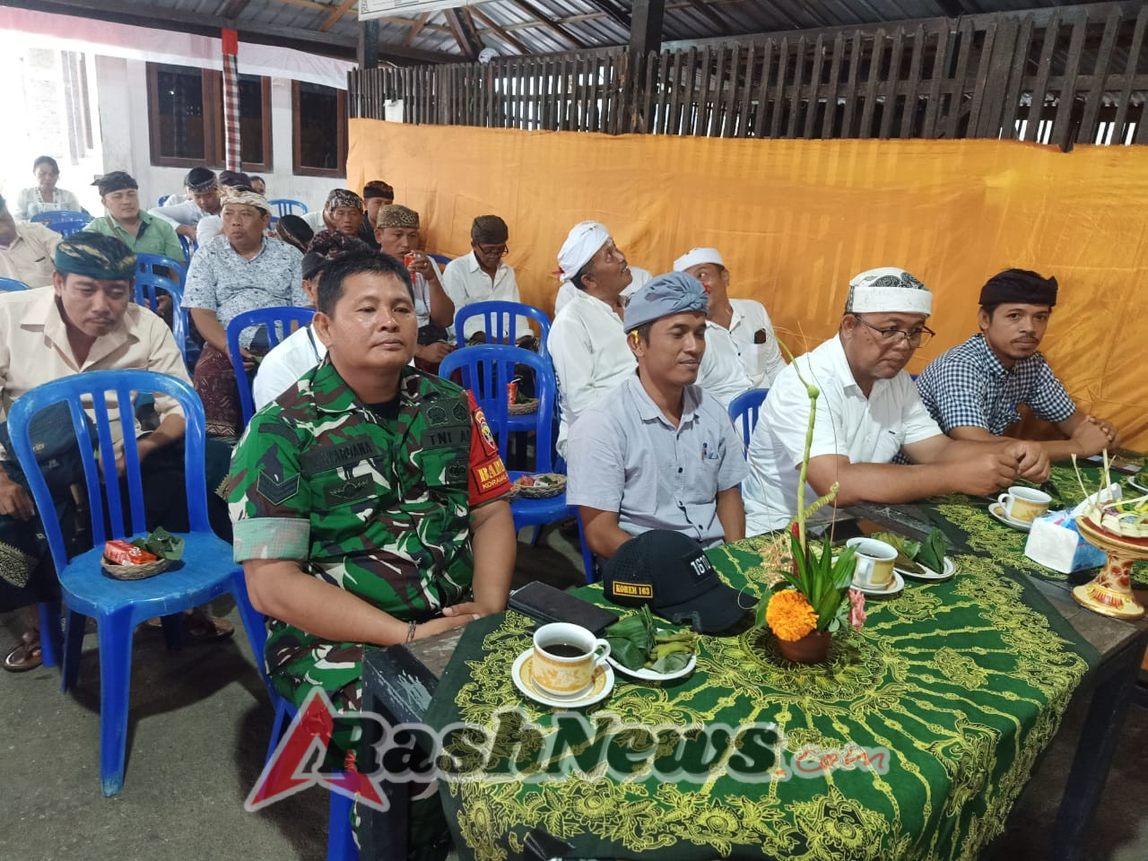 Babinsa Semarapura Kaja Tegaskan Kearifan Lokal Mengandung Nilai Adat Dan Budaya Yang Masih Relevan Di Era Modern