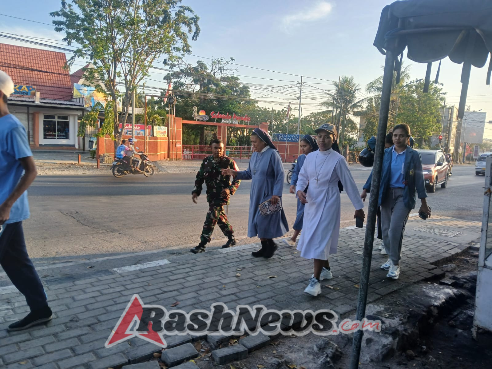 Untuk Kesehatan Bersama, Babinsa Sertu Soleman Missa Hadir Mendukung Kegiatan Jalan Santai