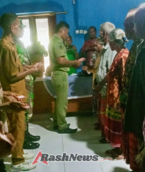 Babinsa Binafun Bersama Pemerintah Desa Salurkan BLT Tepat Sasaran