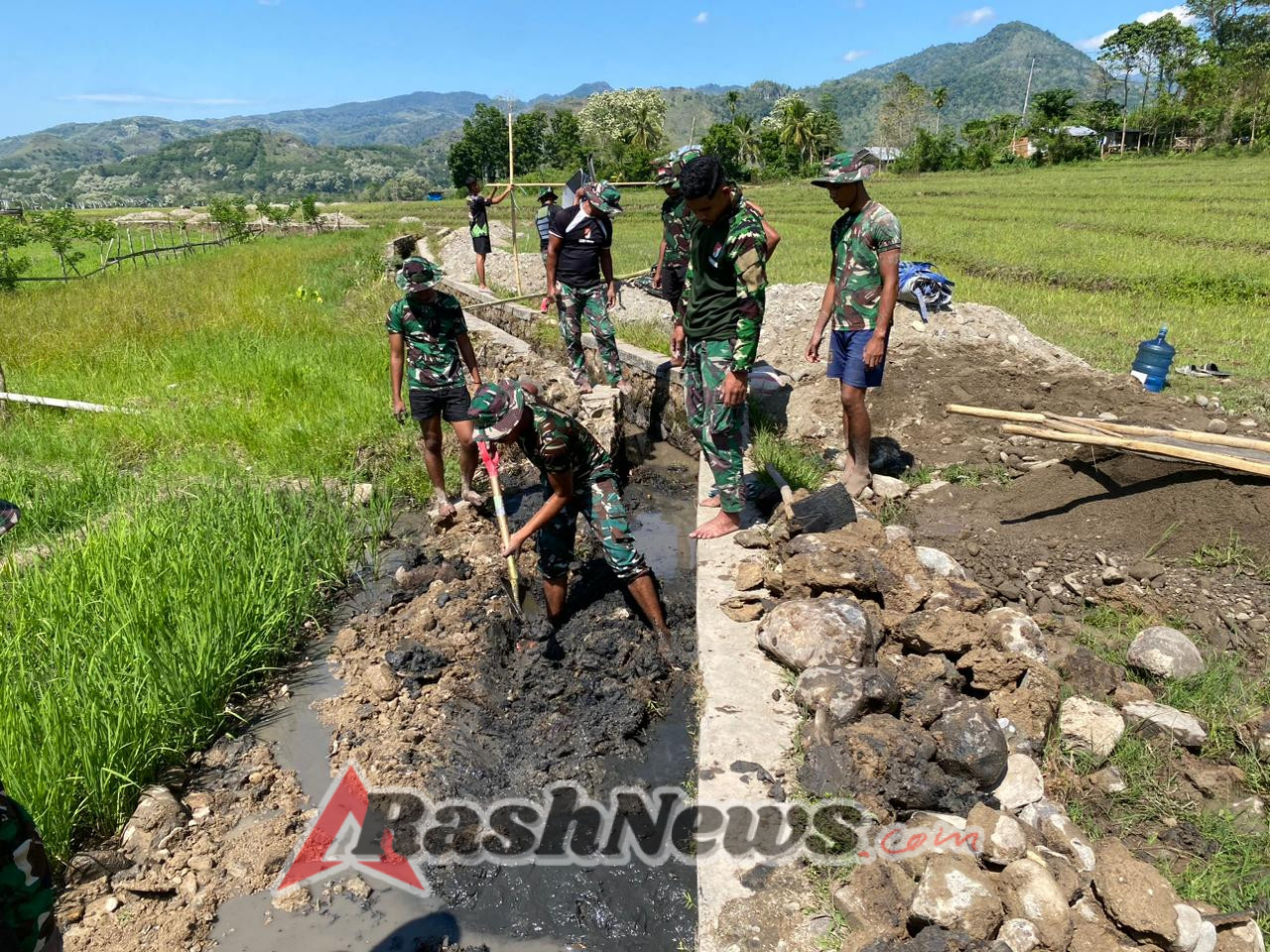 TMMD ke-126 di Riung Barat: Penggalian Saluran Irigasi oleh Kodim 1625/Ngada Masuki Tahap 40%