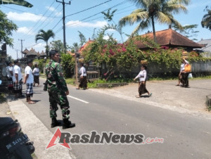 Prosesi Lunga Ngunye Berlangsung Khidmat, Babinsa Hadir Jaga Kelancaran