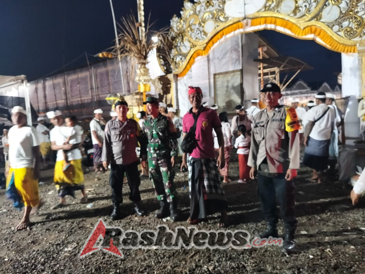 Wujud Kepedulian Babinsa Tegal Tugu dalam Mendukung Kelancaran Upacara Adat