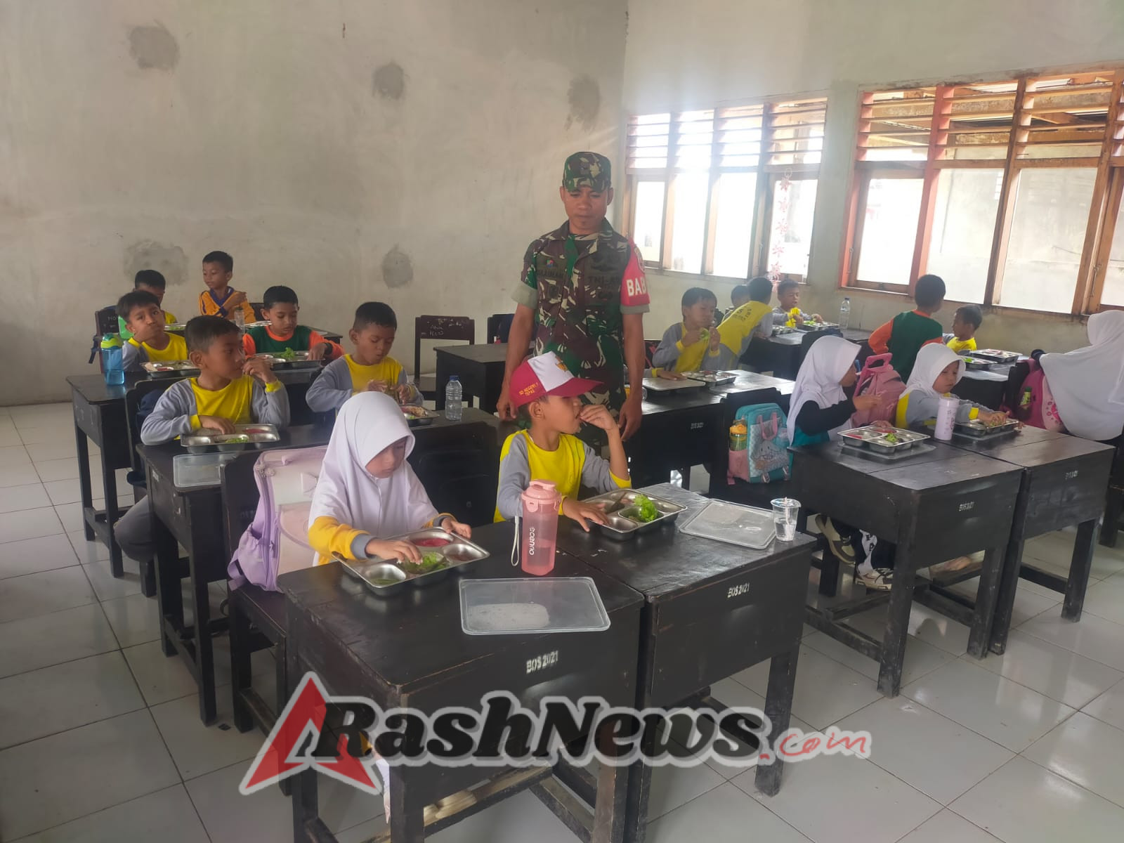Babinsa Dorong Pola Hidup Sehat Sejak Dini Lewat Program Makan Sehat Bergizi