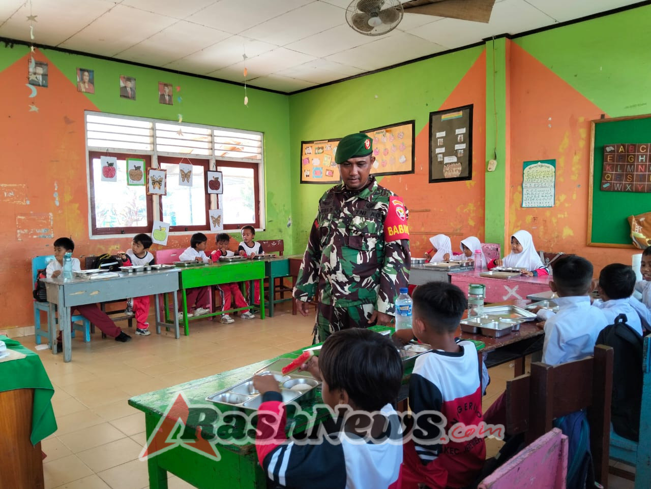 Anak Sekolah Antusias Terima Menu Sehat dari Program Makan Bergizi Gratis