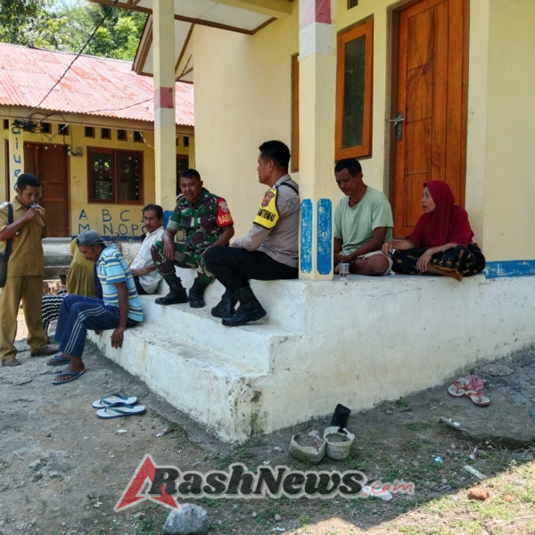 TNI AD Melalui Babinsa Kodim 1602/Ende Perkuat Kemanunggalan dengan Rakyat di Desa Rukuramba