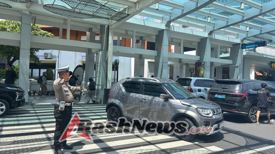 Polres Bandara Ngurah Rai Pastikan Arus Lalu Lintas Lancar di Terminal Keberangkatan