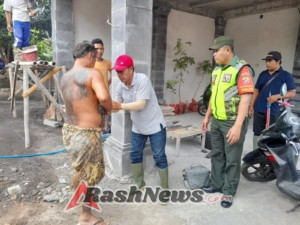 Babinsa dan Bhabinkamtibmas Turun Langsung Dampingi Tim Vaksinasi Rabies di Banjar Dinas Dalem Kerobokan