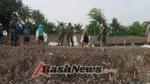 ‎Danramil Pringgabaya Turun Langsung Pantau Gotong Royong Perbaikan Talud di Batuyang