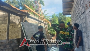 Babinsa Bampalola Ajak Pemuda Gotong Royong Bantu Warga Pengatapan RumahBabinsa Bampalola Ajak Pemuda Gotong Royong Bantu Warga Pengatapan Rumah
