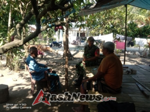 Dekatkan Diri dengan Masyarakat, Babinsa Ende Laksanakan Monitoring dan Komsos