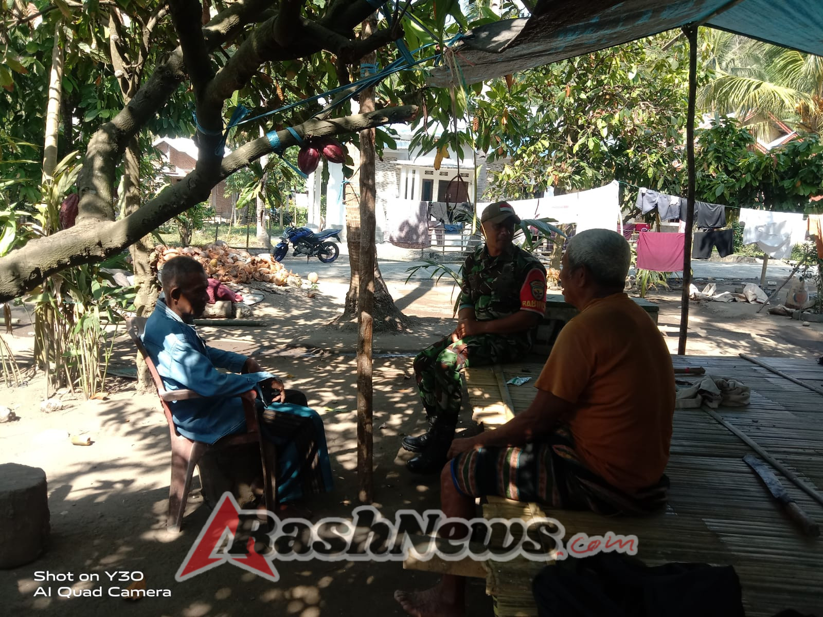 Dekatkan Diri dengan Masyarakat, Babinsa Ende Laksanakan Monitoring dan Komsos