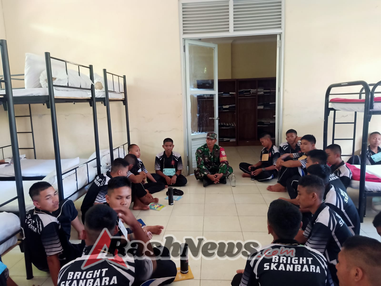 Kegiatan Pemberian Materi Pola Hidup di Asrama dan latihan PBB berjalan dengan kondusif