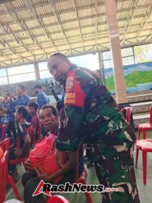 Babinsa Desa Bulian ( Koptu Komang Arianta) ikut dalam penyerahan sembako dan Peletakan batu pertama rumah tidak layak huni (RTLH)