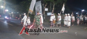 Upacara Ngemudalin Berlangsung Khidmat, Babinsa Hadir Jaga Kelancaran Prosesi