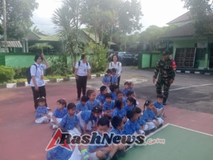 Kenalkan Profesi Dan Wawasan Kebangsaan, Prajuirt Kodim Klungkung Edukasi Anak TK Negeri Tegak