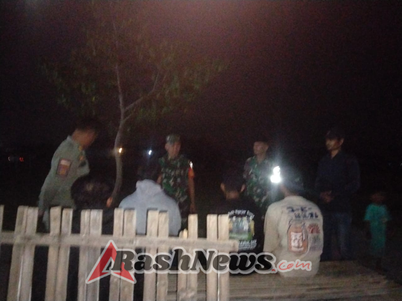 Desa Bajo Kondusif Usai Patroli Siskamling Gabungan Anggota Koramil dan Masyarakat