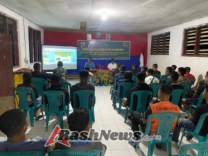 Ipda Pande Made Mudiantar dan Bripka Erasmus Nono Beri Penyuluhan Bahaya Narkoba kepada Warga Benteng Tawa