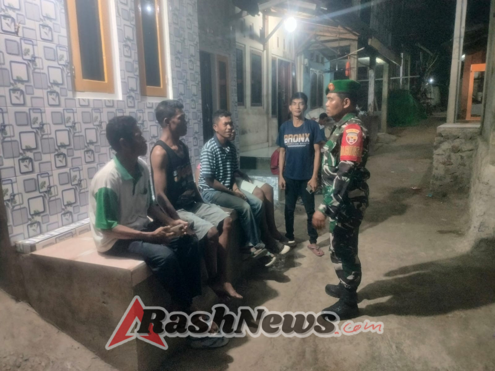 Serma Abdul Farid Tekankan Pentingnya Siskamling Bergantian Jaga Keamanan Desa Kara