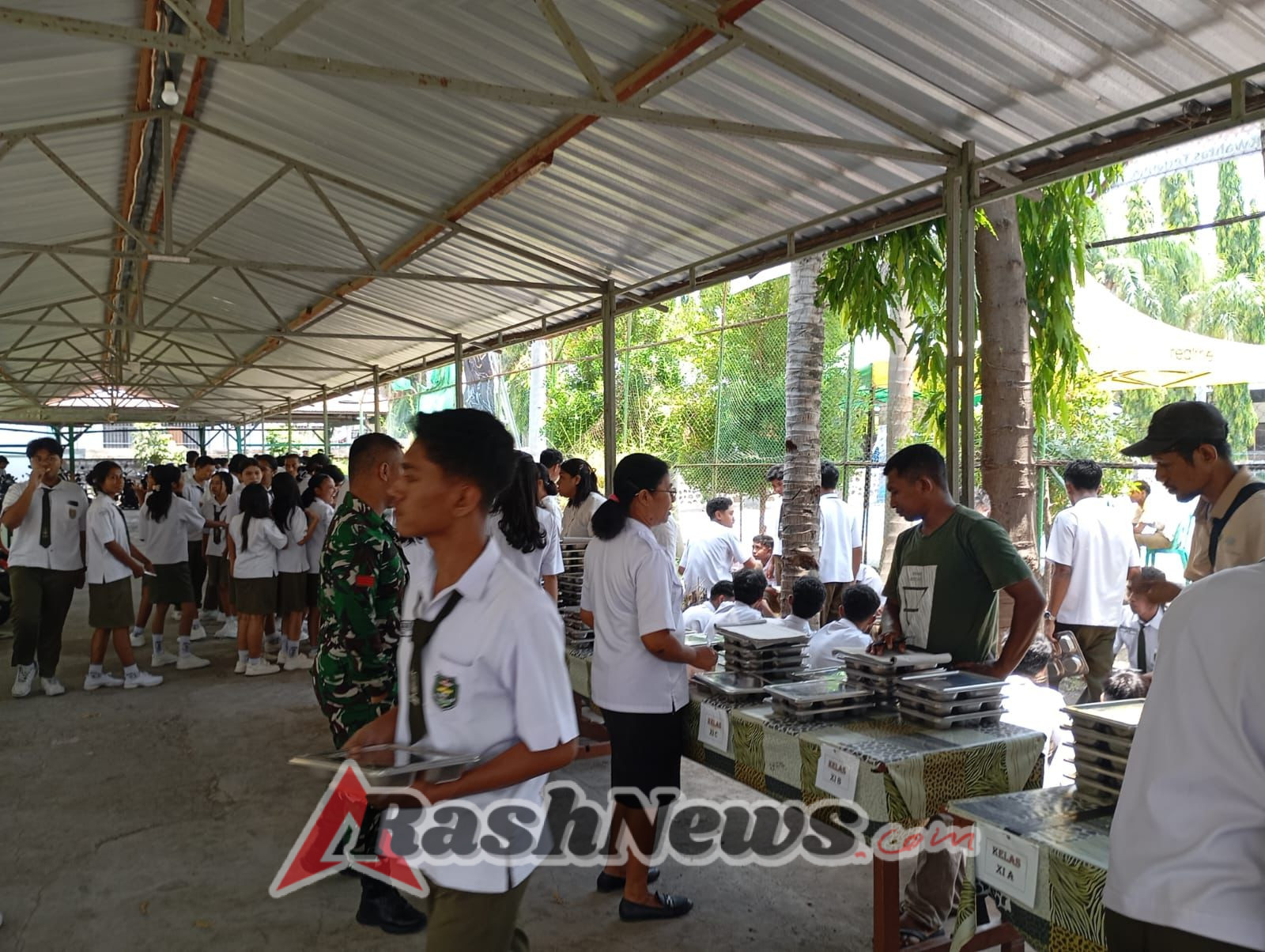 Dukung Pembinaan Generasi Muda, Babinsa Alok Laksanakan Monitoring di SMA Frater Maumere