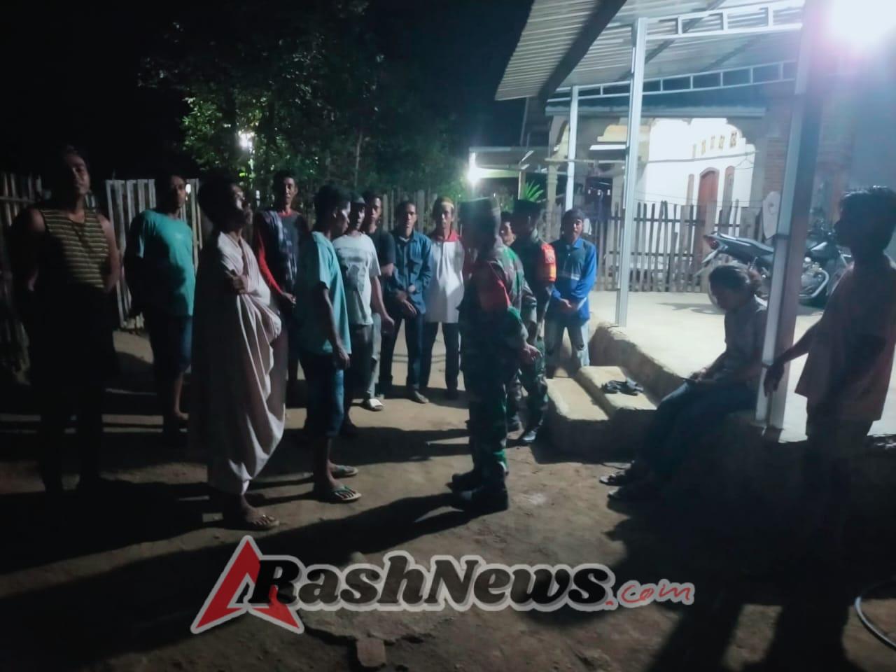 Patroli Siskamling di Desa Naru Berjalan Aman dan Kondusif, Masyarakat Terpaham Bahaya Narkoba