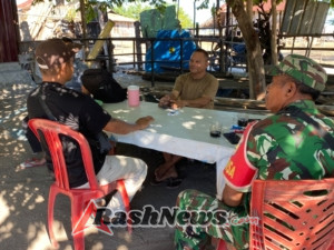 Babinsa Koramil 1602-04/Maurole Jaga Kondusivitas Desa Neotonda dengan Komsos dan Pamwil