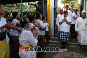 Wabup Tabanan I Made Dirga Hadiri Upacara Pujawali dan Pemelaspasan Bale Gong di Banjar Adat Dwi Tunggal Budhi