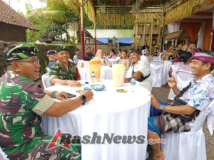 Pelihara hubungan baik dengan masyarakat, Danramil 1623-06/Selat hadiri undangan upacara Pawiwahan.