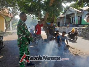 Babinsa Kopda Mohamad Samin Bangun Kedekatan dengan Warga Lewat Komsos